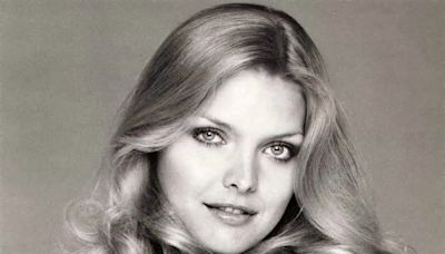 15 Gorgeous Michelle Pfeiffer Photos That Prove She's a Timeless Beauty