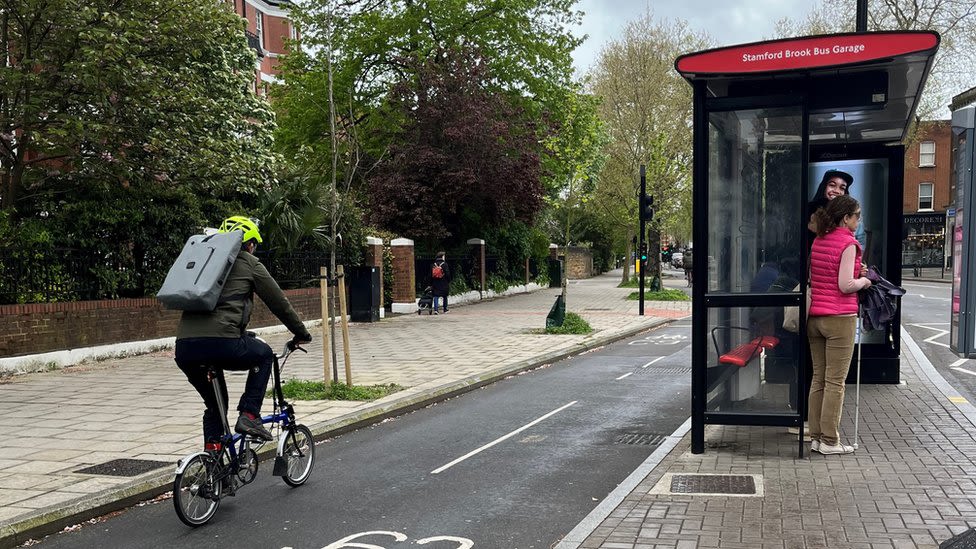 London transport: Call for ban of 'floating' bus stops