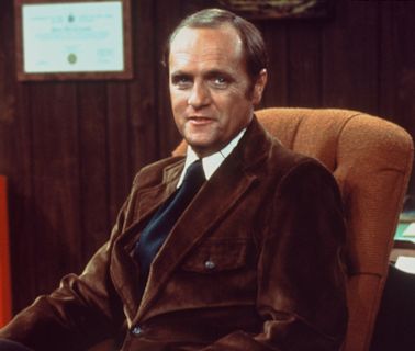 Bob Newhart, Soft-Spoken Everyman Who Became a Comedy Star, Dies at 94