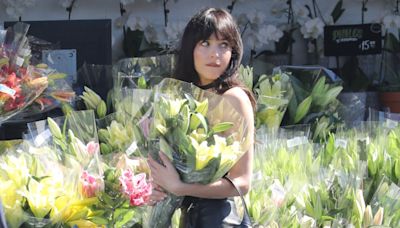 ‘Celebrities’ y flores: un idilio primaveral a pie de calle