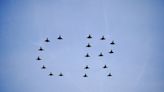 Typhoons surprising King with ‘CR’ formation at last year’s Trooping the Colour resurfaces