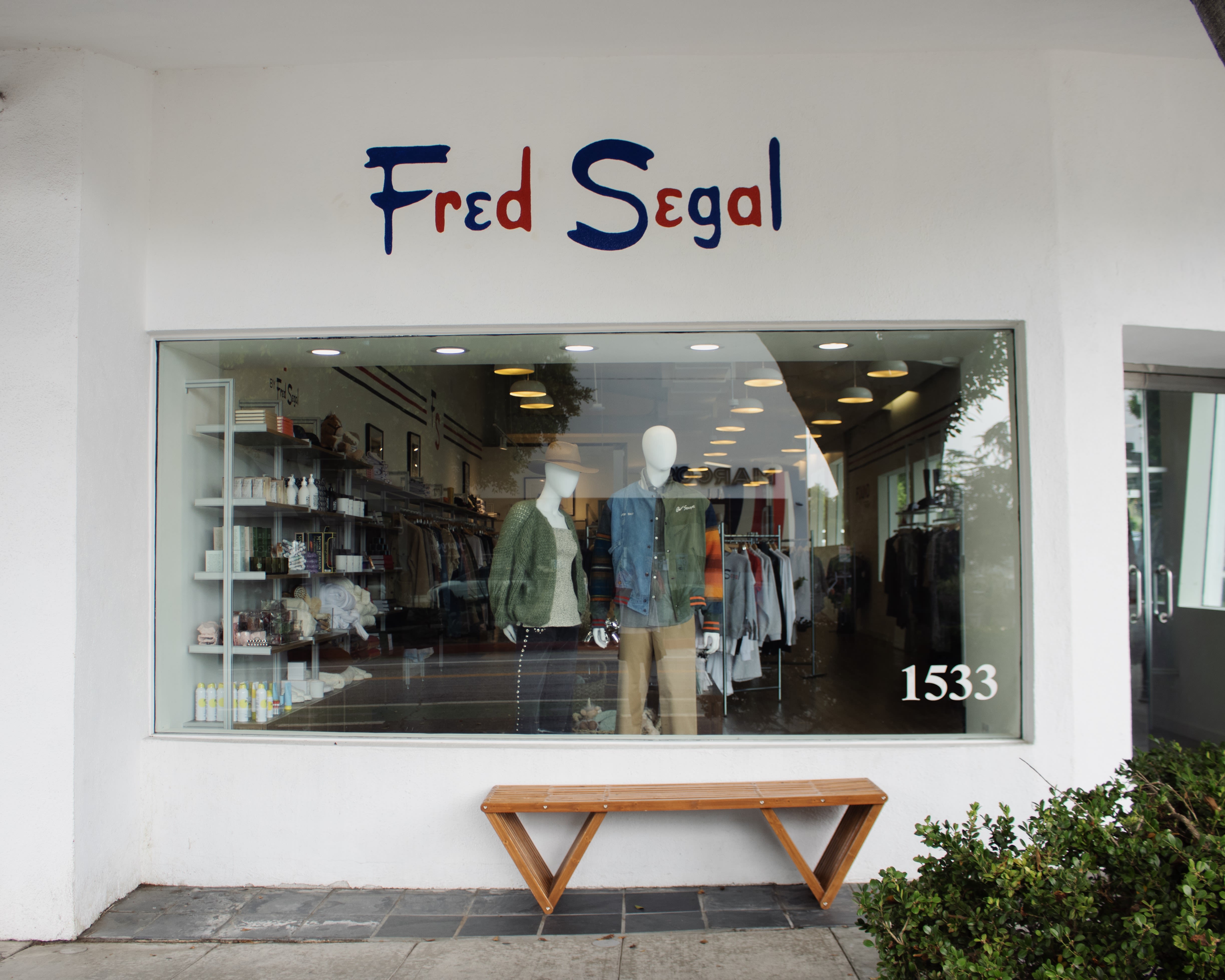 Fred Segal closes its remaining stores, ending a Los Angeles fashion era