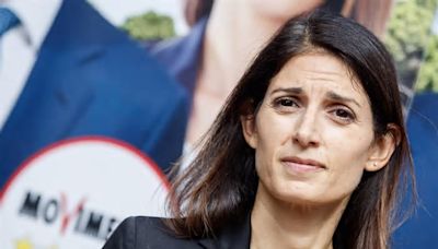 "Nessuna deroga". Il M5S gela la Raggi: perché non può più candidarsi