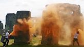 Activistas vandalizaron el histórico monumento Stonehenge con pintura