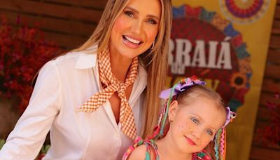 Ana Paula Siebert mostra a filha curtindo sua festa junina particular