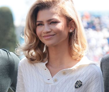 Zendaya Surprises Tom Holland With Sweetest Gift for Final Romeo & Juliet Show - E! Online