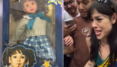 VIDEO: Danna Paola recibe una muñeca de María Belén y esta fue su reacción