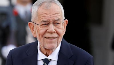 Austrian president Alexander Van der Bellen tells parties to hold talks after far-right win