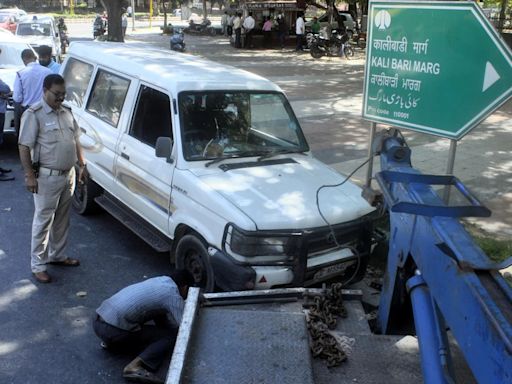 Delhi Government To Impound Overage Vehicles Found Parked In Public Places