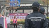 【復常首個遊行】團體反對將軍澳填海 大批警員戒備 遊行人士按要求頸戴咭牌