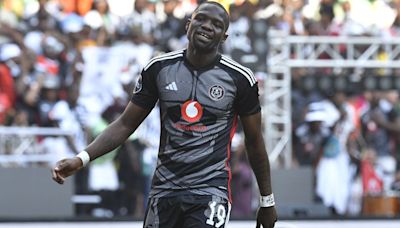 'Orlando Pirates' Mabasa is too lazy & not a team player! He can't defend to save his life - let Broos cook' - Fans | Goal.com