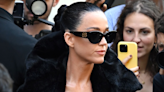 Katy Perry, seins nus sous un manteau fourrure XXL, elle choque l'assemblée au défilé Balenciaga Haute Couture