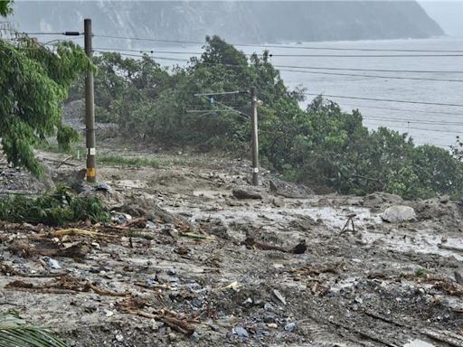 花蓮深夜大雨嚴重土石流 北迴鐵路通車時程恐生變 - 生活