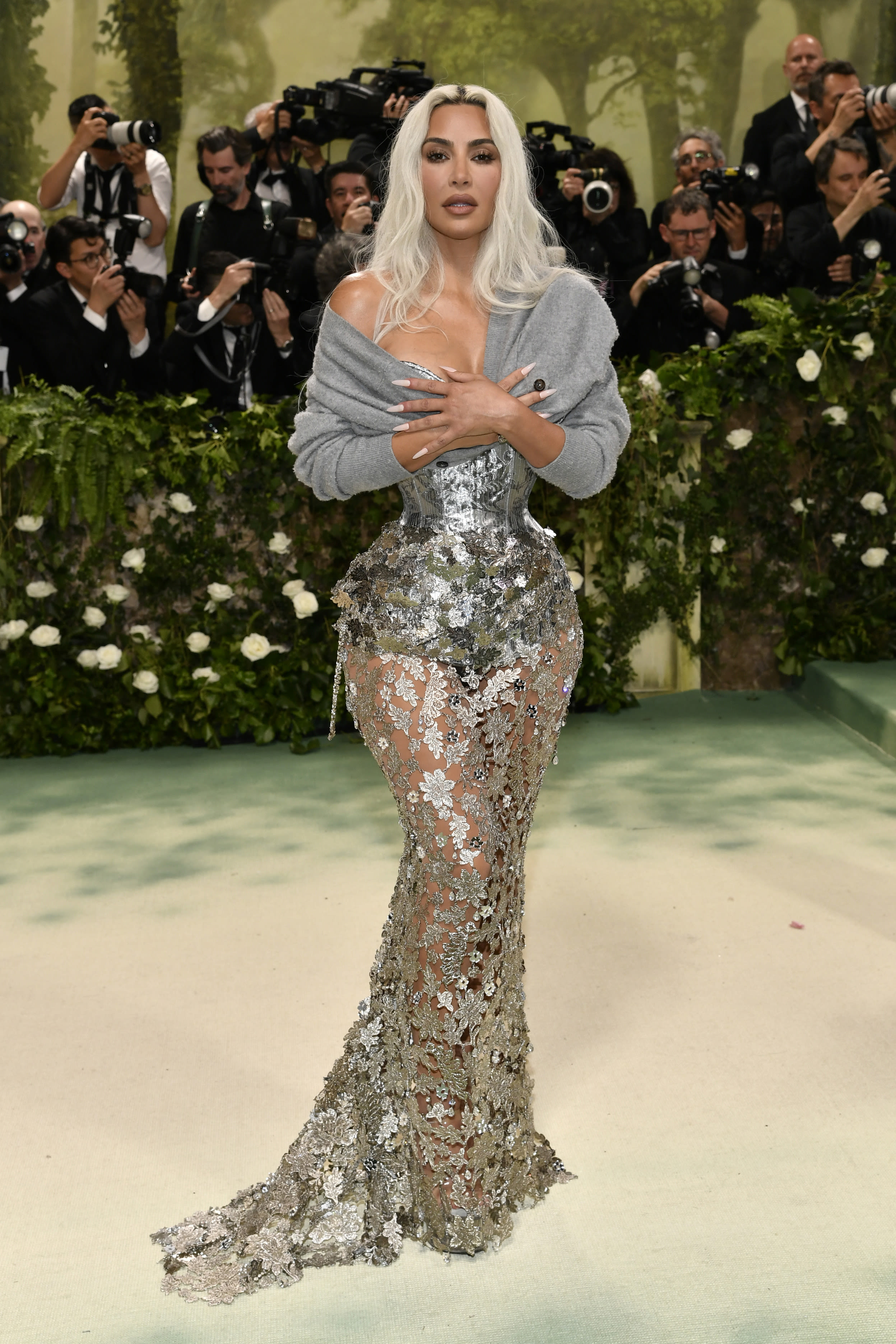 Met Gala 2024 live updates: Fashion's biggest night is underway