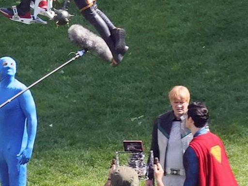 Nathan Fillion é flagrado como Lanterna Verde em foto do set de Superman