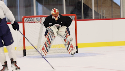 Roberto Luongo fills in for beer league team in need of goalie for playoff game