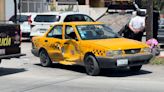 Pareja resulta lesionada tras choque en taxi; esto pasó