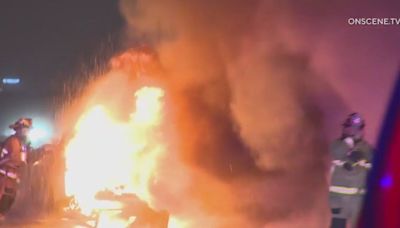 2 killed in overnight fiery crash on 405 Freeway