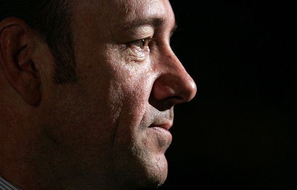 New Kevin Spacey Doc Reveals Actor Allegedly Groped a ‘House of Cards’ Cast Member on Set, Made ‘Aggressive Sexual Move’ on...