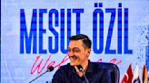 "Un an de travail très dur": la transformation physique saisissante de Mesut Özil