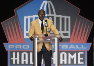 ‘Humiliated:’ Hall of Famer Terrell Davis says he was handcuffed, removed from United flight