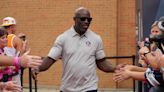 Ex-NFL player Terrell Davis says he's on no-fly list after being escorted off United flight
