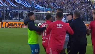 Video: incidentes entre jugadores en el festejo de Vélez
