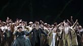 El Real y su coro "vuelan" en un histórico cierre de temporada con "Nabucco"