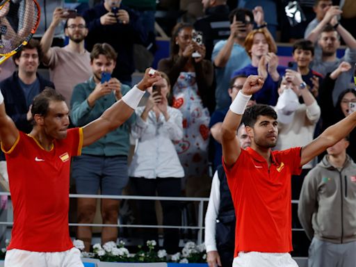 El dúo 'Nadalcaraz' debuta con victoria: Rafa Nadal y Carlos Alcaraz logran el triunfo en los dobles de los Juegos Olímpicos de París