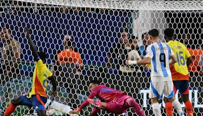 Argentina supera final caótica e lesão de Messi para conquistar a Copa América