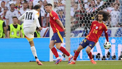 Aficionados piden que se repita el partido ante España-Alemania por una mano de Cucurella