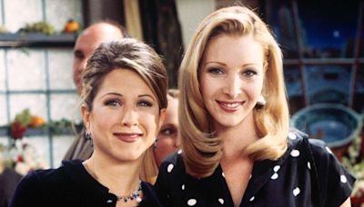 Jennifer Aniston Reveals Lisa Kudrow 'Hated When the Audience Laughed' While Filming “Friends”