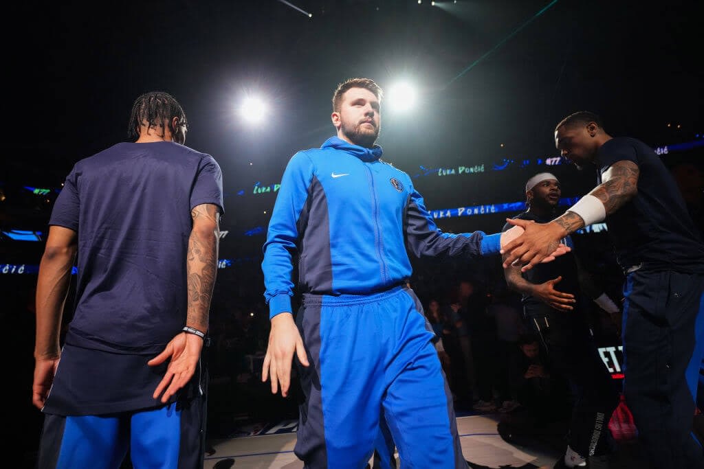 Is Luka Dončić becoming the best player in the world? Plus, a Mavericks injury update