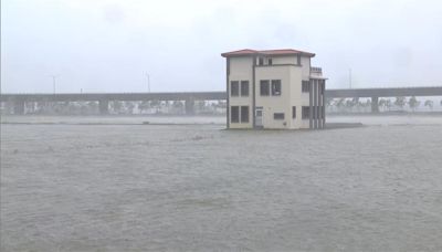 宜蘭風雨交加！ 壯圍村停電淹水、超商招牌砸落