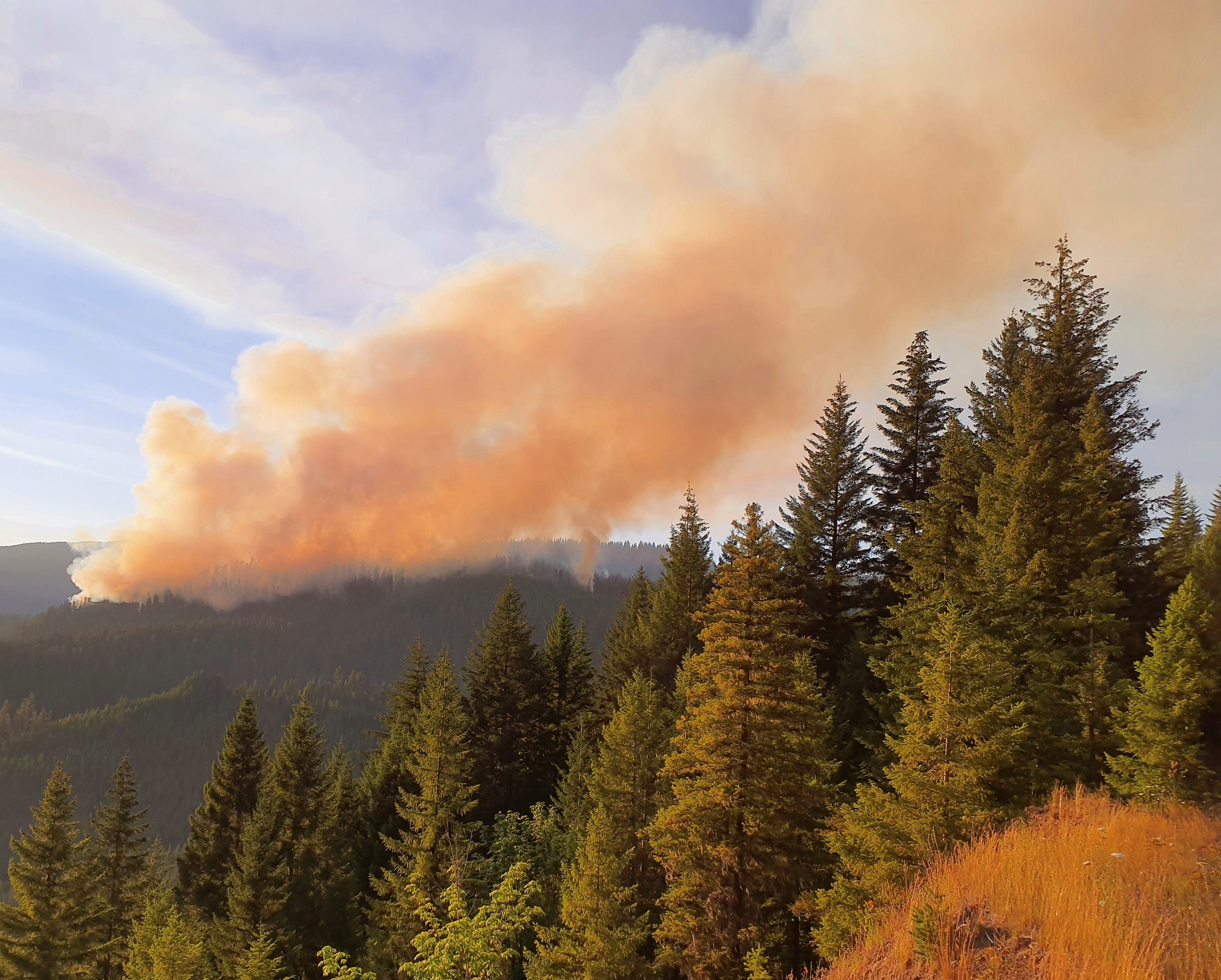 Oregon wildfires: Red flag warning in effect as lightning, high winds expected Sunday