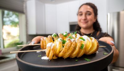 Video tutorial: How to make crispy, spiral potatoes at home
