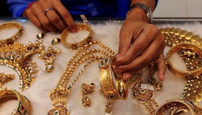 Gold edges higher as traders weigh US rate cuts, economic data