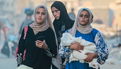 "Nous n'avons plus rien dans ce monde, sauf notre fille" : une jeune mère raconte sa vie à Gaza