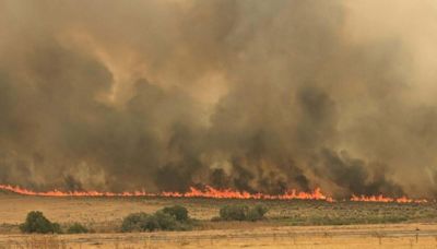 Firefighters in Oregon battle biggest blaze in county, with thousands facing evacuation orders