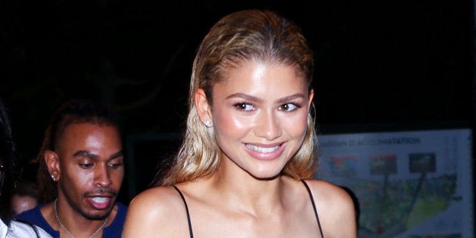 Zendaya Brings Flowers to Tom Holland’s Last ‘Romeo & Juliet’ Show