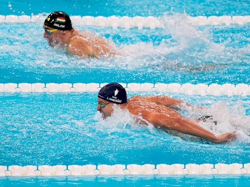 El cierre sobrehumano de Léon Marchand en 200 m mariposa, el 'Terminator' acuático de París 2024