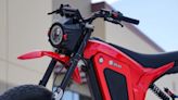 Una supermotard urbana muy cañera y espectacular, hecha de carbono, la Solar E-Clipse 2.0 Race Edition, aunque tienes que saber que es eléctrica