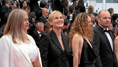 Judith Godrèche prend la défense de sa fille, critiquée pour son choix de robe à Cannes