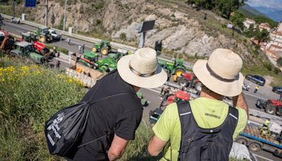 Protesta en la AP-7 | Los agricultores exigen reunirse con el Gobierno para acabar con su 'situación asfixiante'