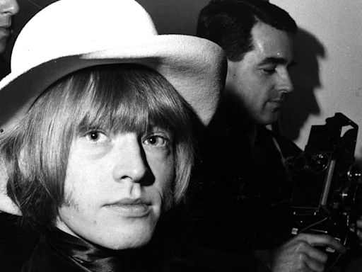 Brian Jones: excesos, celos, acusaciones a los otros Stones y las teorías conspirativas que hablan de su asesinato