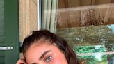 El inesperado cambio de look de la modelo Taylor Hill al puro estilo 'swifties'