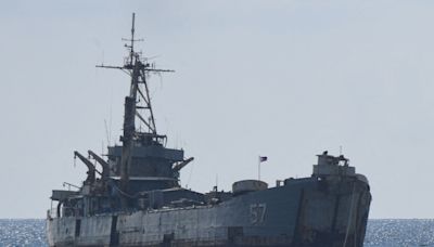 菲律賓向仁愛礁坐灘軍艦運送補給 中國海警加以確認並全程監管 - RTHK