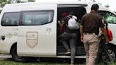 México frena la caravana migrante en la frontera sur en víspera de la elección