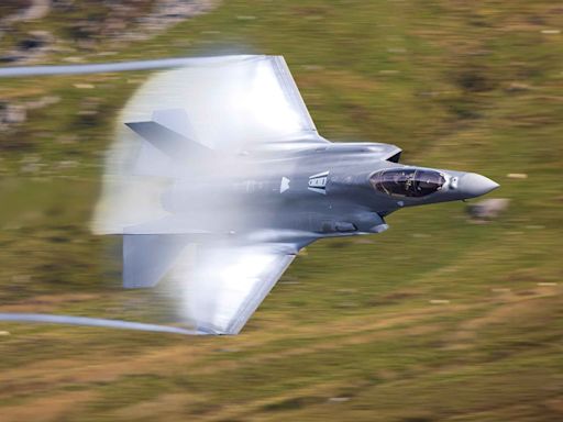 Como sacadas de 'Top Gun': las acrobacias aéreas más impresionantes