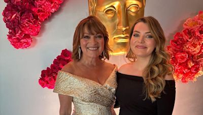 Lorraine Kelly's pregnant daughter Rosie shares incredible close-up of dazzling engagement ring